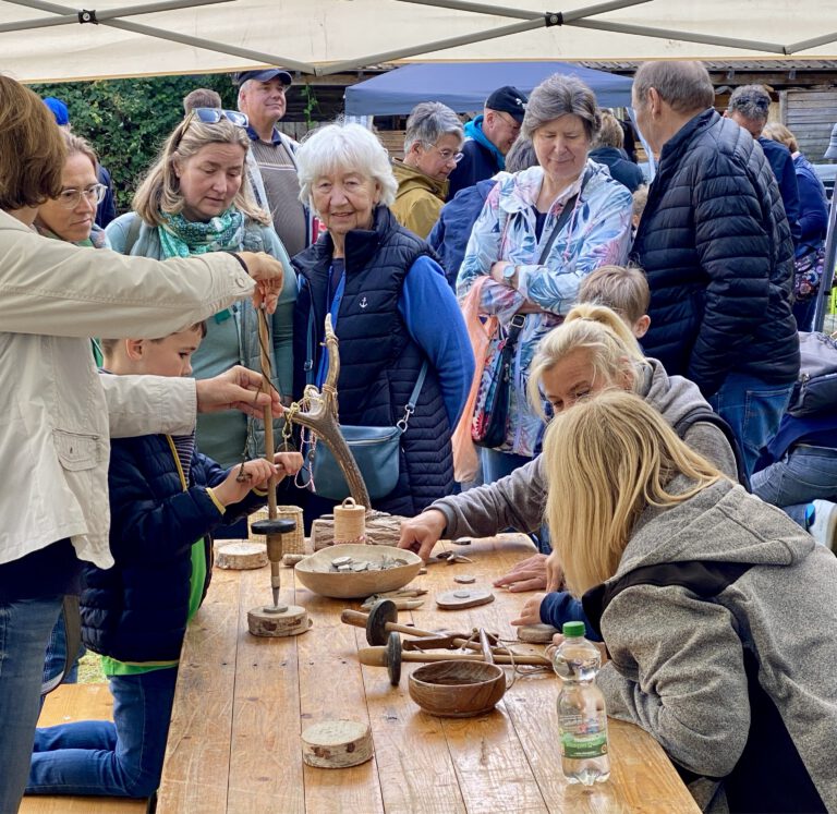 Steinzeitaktionen sind für alle Altersklassen etwas Foto: Stiftung Naturlandschaft